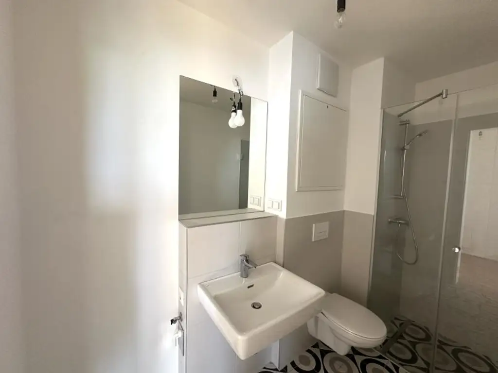 kompakte 2-Zimmer Wohnung in ruhiger Lage mit guter Infrastruktur- nahe U4 Hietzing - ab 01.09