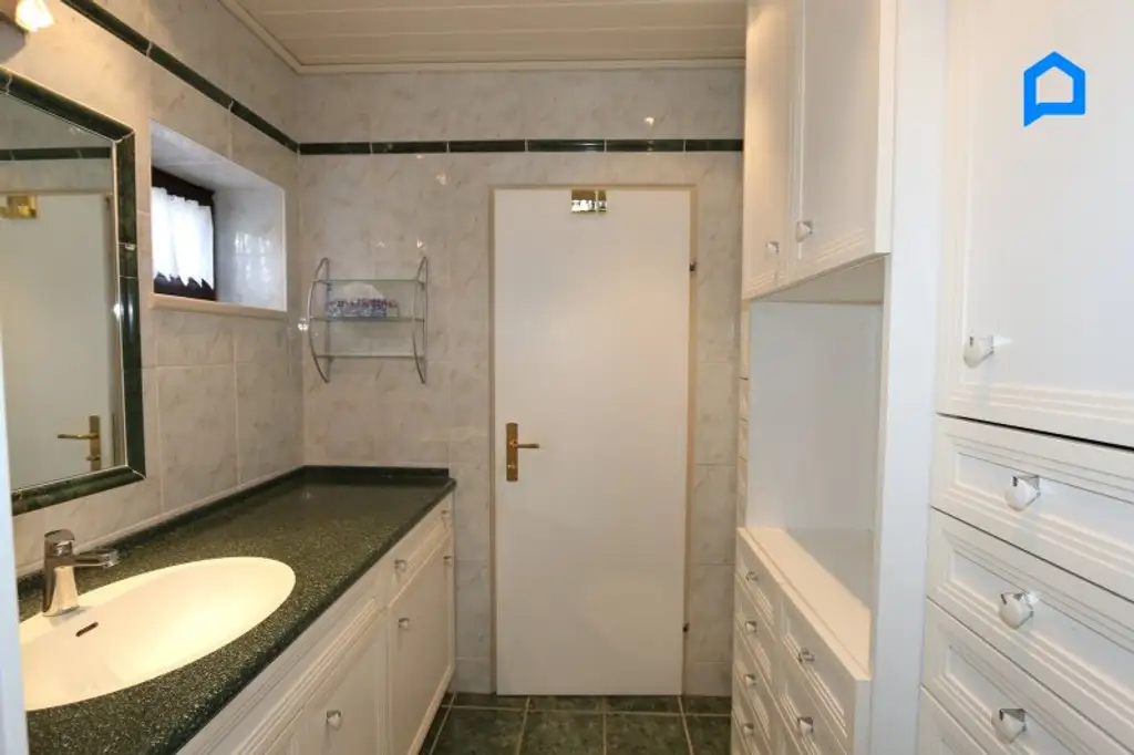 Sehr gepflegtes großzügiges Eckreihenhaus , Garten, Pergola, Terrasse, 4,5 Zimmer, plus Kellerräume, Garage