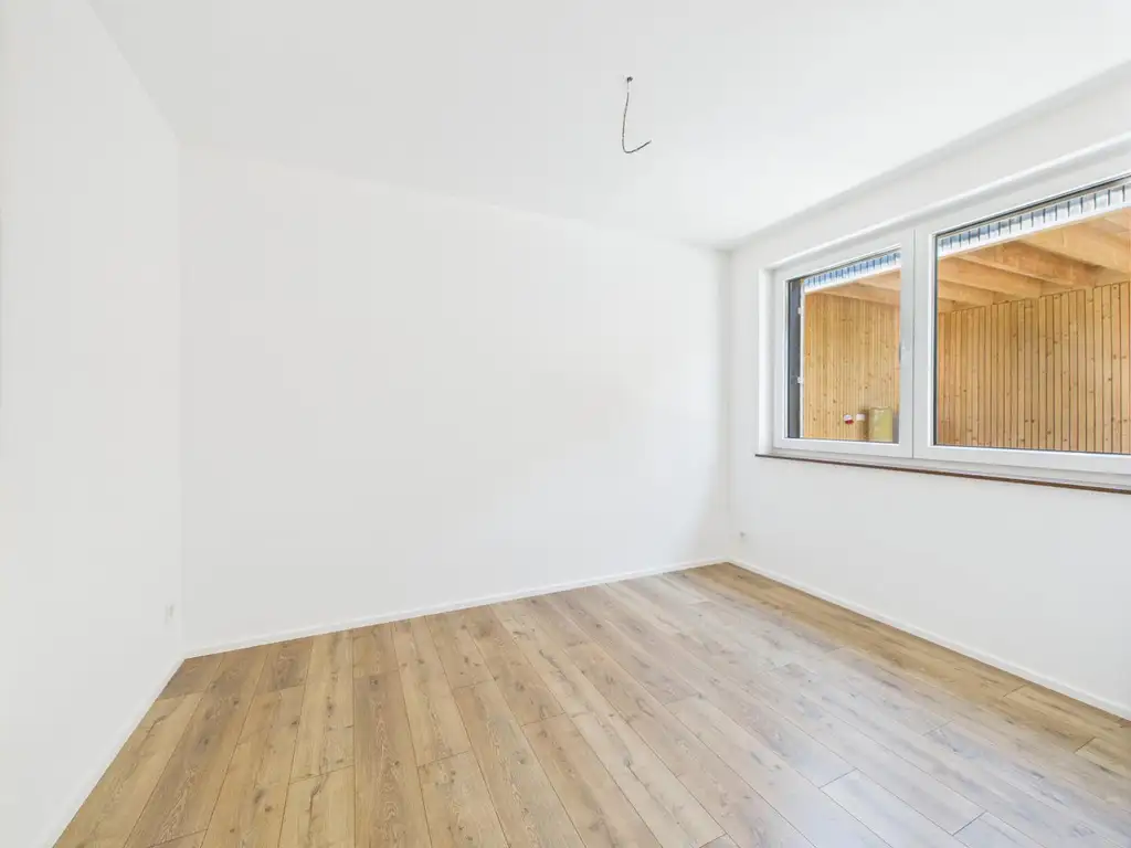Wels-West: Luxuriöse Doppelhaushälfte mit Salzwasserpool, smarter Hausechnik & 149 m² Wohnfläche