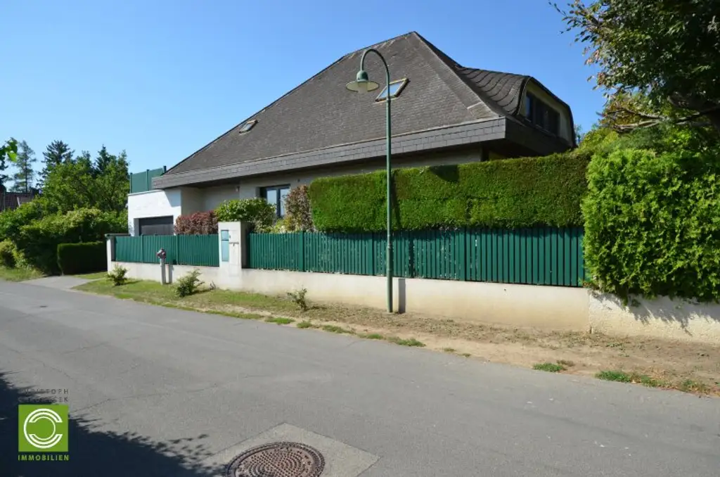 CHRISTOPH CHROMECEK IMMOBILIEN - PERCHTOLDSDORF - Gepflegtes und geräumiges Einfamilienhaus mit vielen Extras!