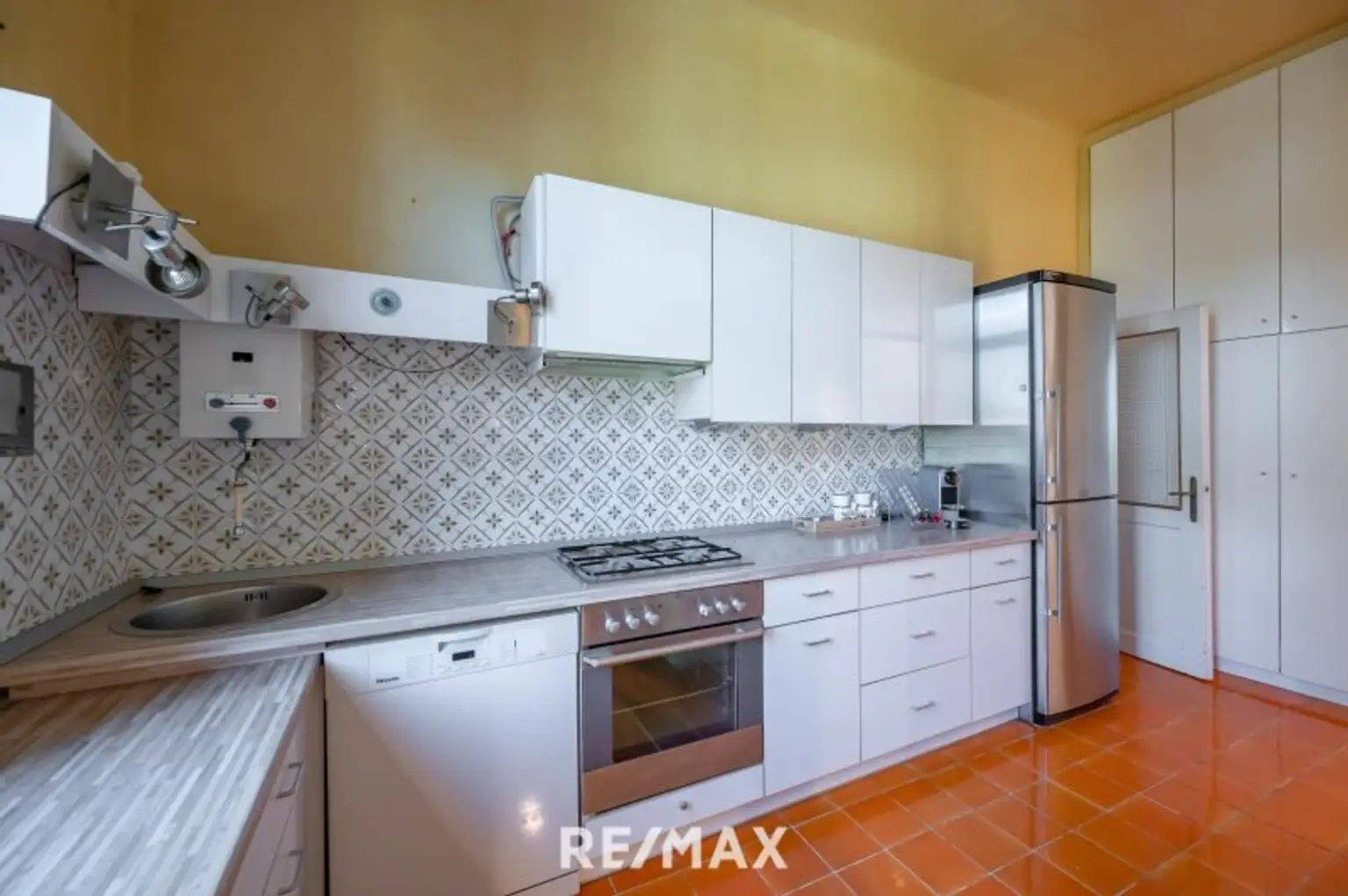 WOHNUNG IN ALTBAU-VILLA | EIGENGARTEN | SANIERUNGSBEDÜRFTIGES JUWEL