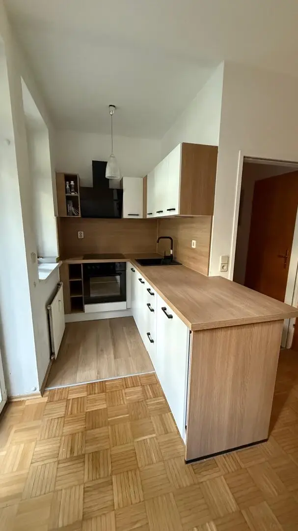Gemütliche 2-Zimmer-Wohnung mit neu sanierter Küche und Balkon!