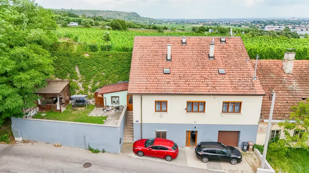 Wohnen in Krems: Gepflegtes Haus mit Garten und Garage