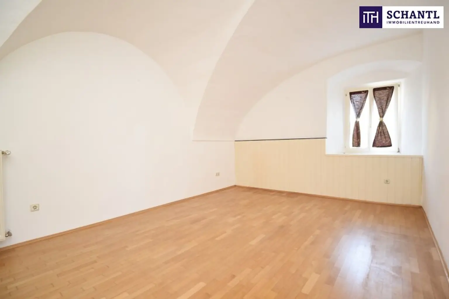 MÄRCHENHAFTE Wohnung im SCHLOSS inklusive Nutzung des SCHLOSSGARTENS! Ab sofort verfügbar!