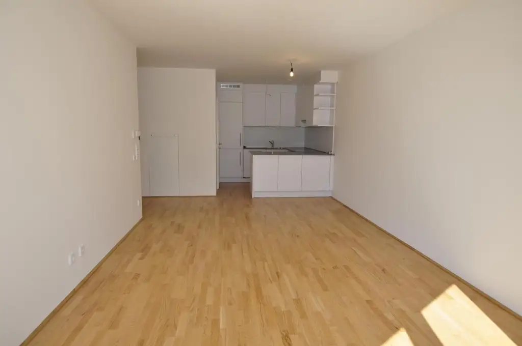 Moderne, sonnige Erdgeschoßwohnung mit Eigengarten und Tiefgarage