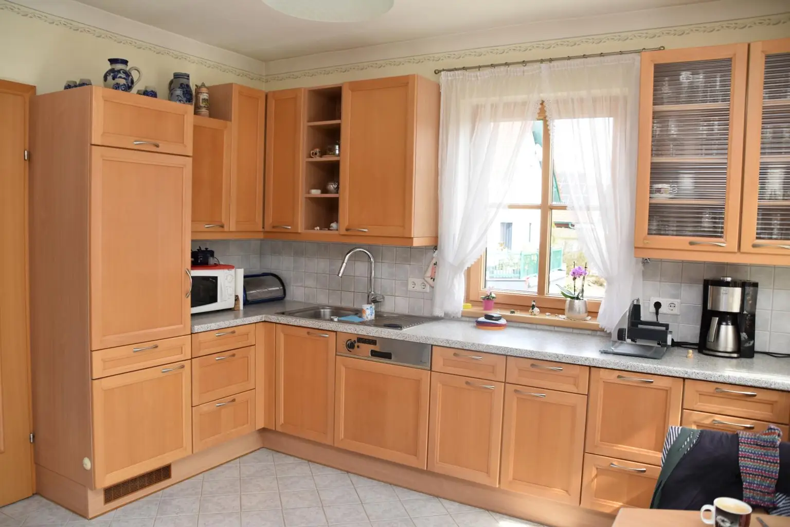 gepflegte Einbauküche