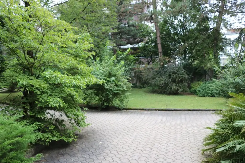 Geräumige Wohnung mit Balkon und TGAP bei der USI - befristet vermietet