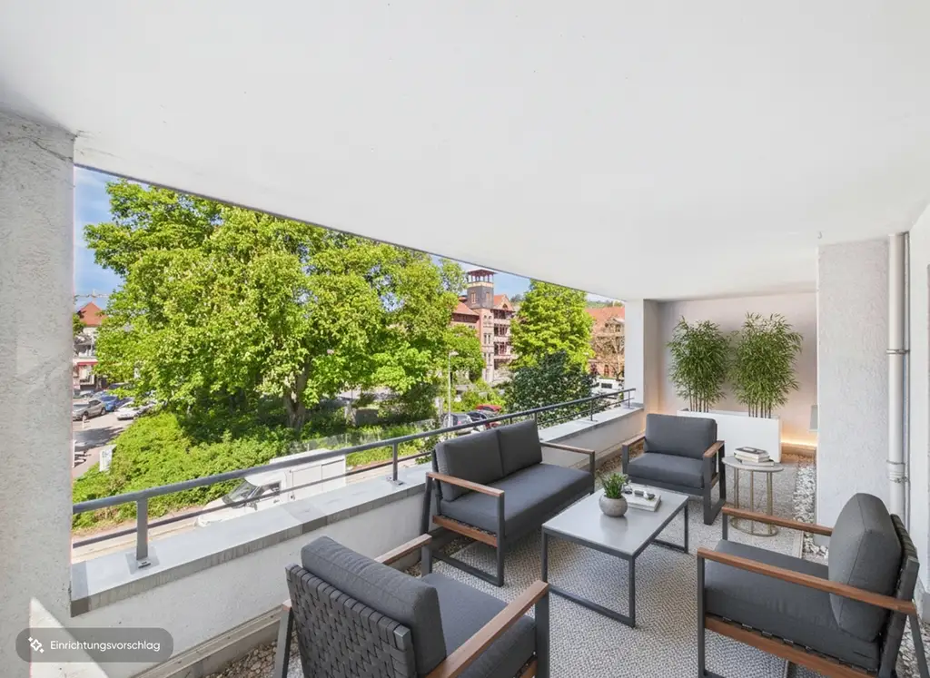Ihr neues Zuhause mit Extras: 2,5-Zi.-Wohnung, Aufzug, EBK, großer überdachter Balkon u. TG-Stellpl.