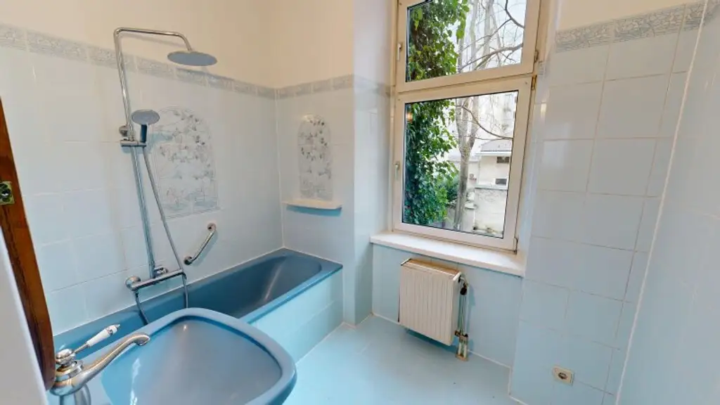 Lage Lage Lage - 99 m² Wohnung mit Potenzial & 4 Zimmern Nähe Kutschkermarkt