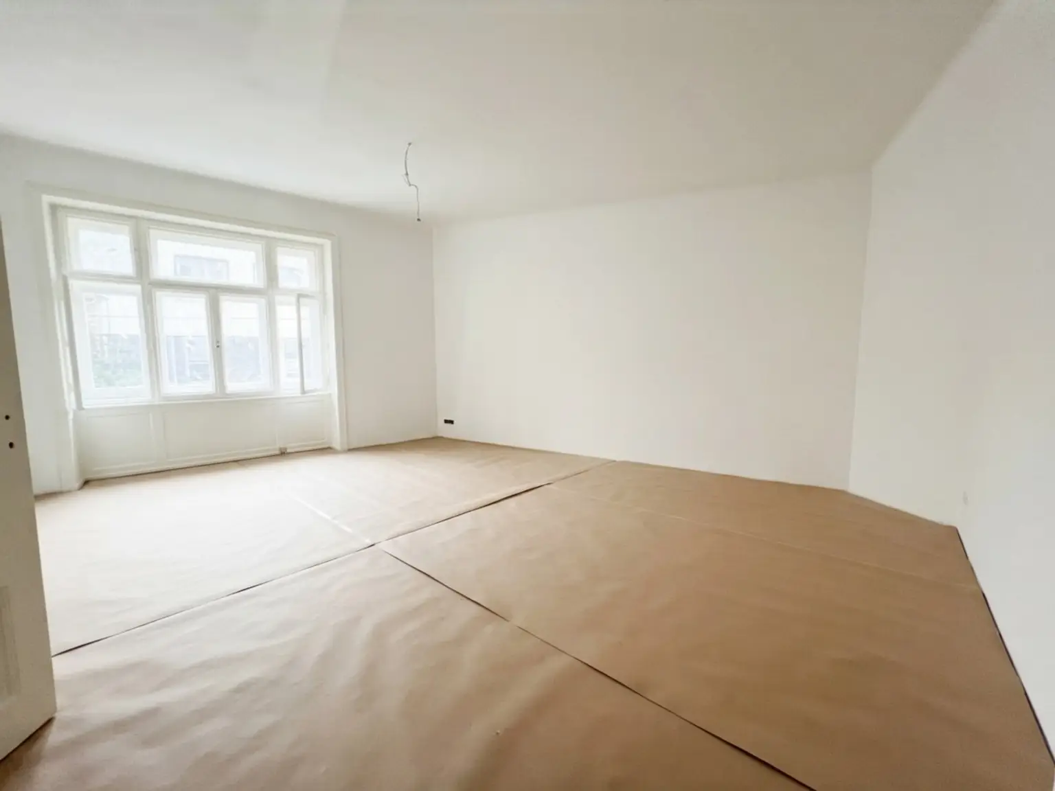 UNBEFRISTET: Renovierte, ansprechende 3,5-Zimmer-Wohnung mit kleinem Balkon