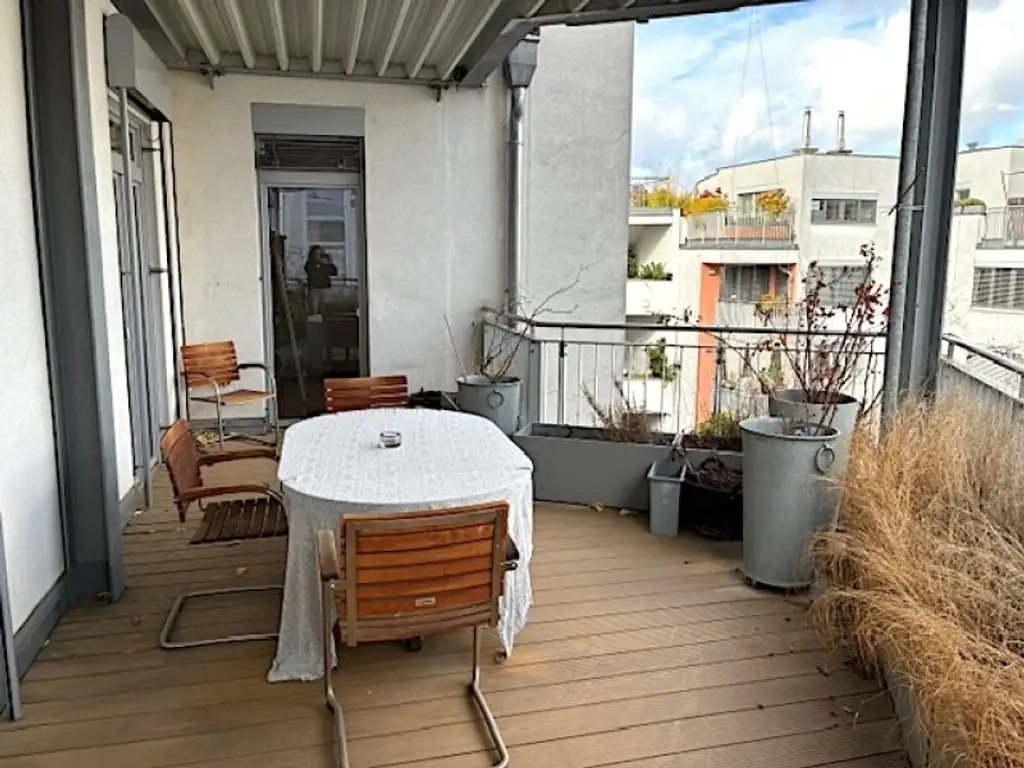 NÄHE ROCHUSMARKT GEPFLEGTE ALTBAUWOHNUNG mit GROSSEM BALKON