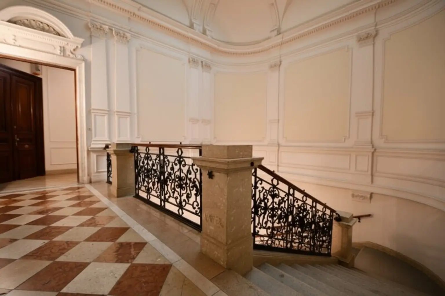 Exklusive Palais Büro mit Terrasse im Botschaftsviertel