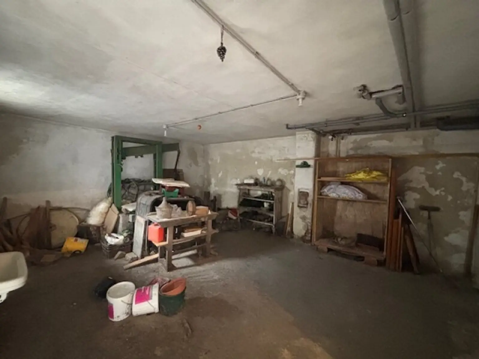 Winden am See - Einfamilienhaus mit Nebengebäuden am Fuße des Leithageb.