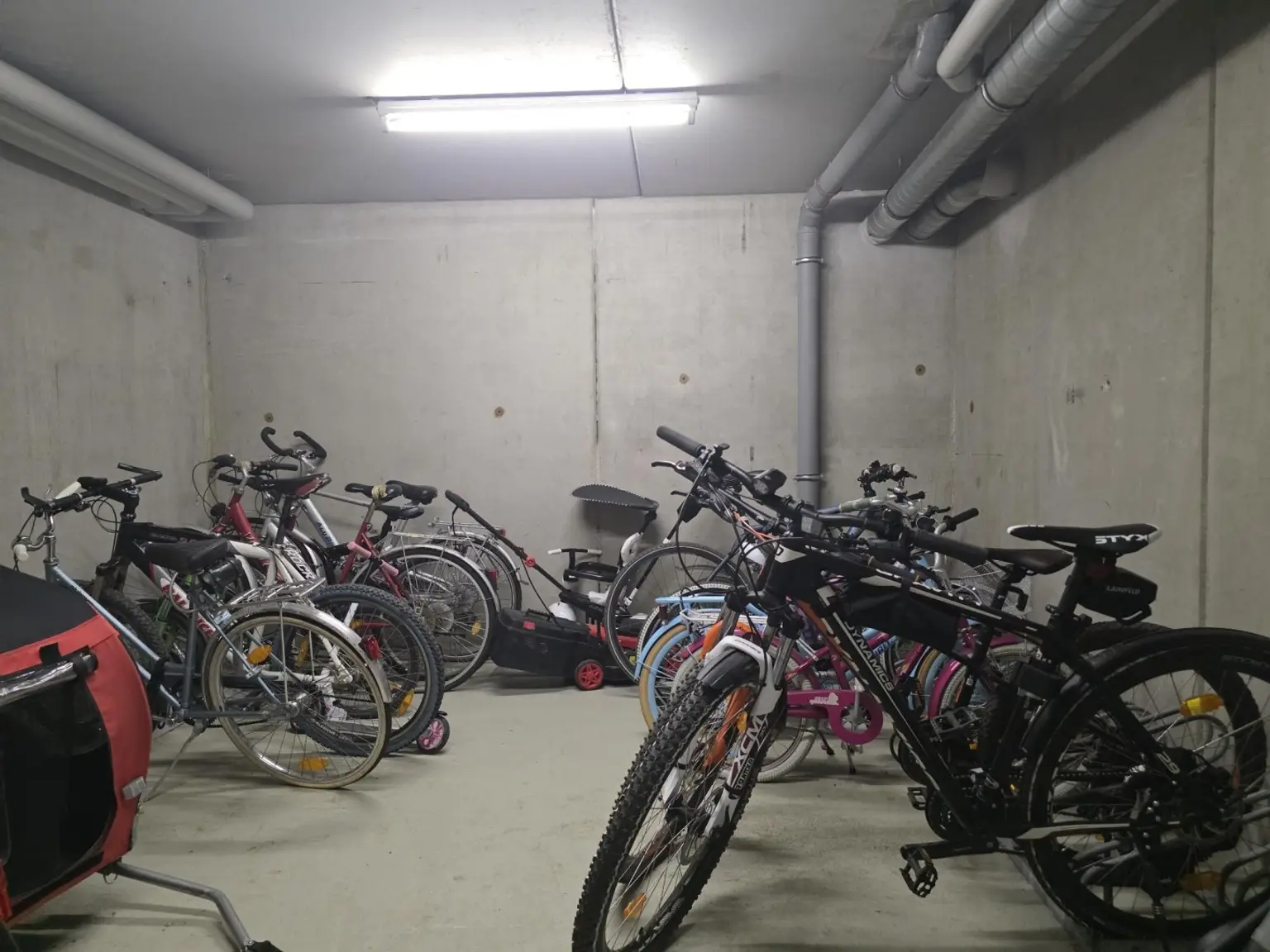 14 ETW 2000 Fahrradabstellraum