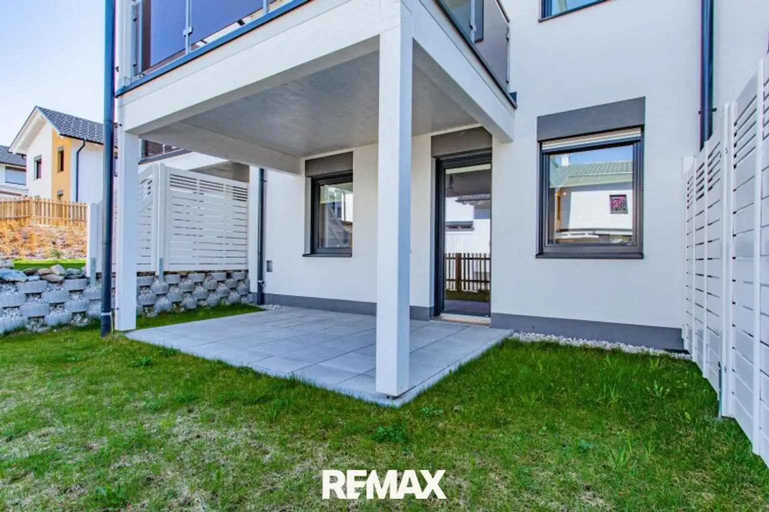 Top1 Terrasse mit Grünfläche