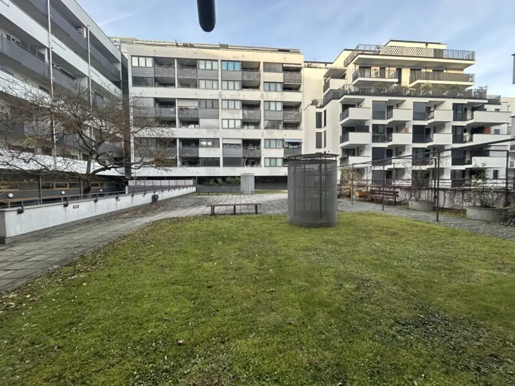 Bright 3-Room Apartment with Southeast-Facing Loggia in Prime Location – Near U1 Kagran & Donauzentrum