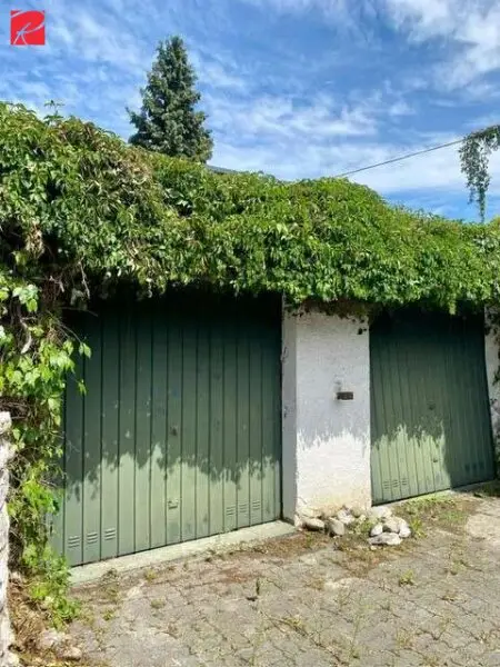 Großzügiges Familienhaus mit Pool und Garten in Toplage