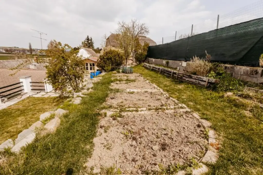 Gepflegtes, neu revitalisiertes  und liebevoll erhaltenes Landhaus. Natur, Sonne, Ruhe,  Seelenheil.