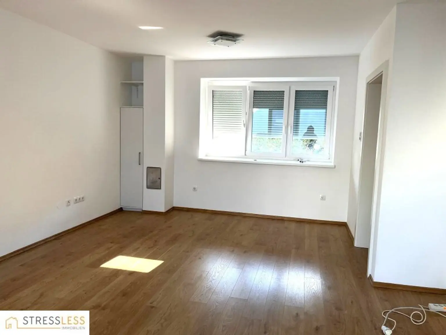 Top renovierte 2 Zimmer Mietwohnung - SOFORT beziehbar!   Miete bereits inkl. 2 PKW-Stellplätzen!