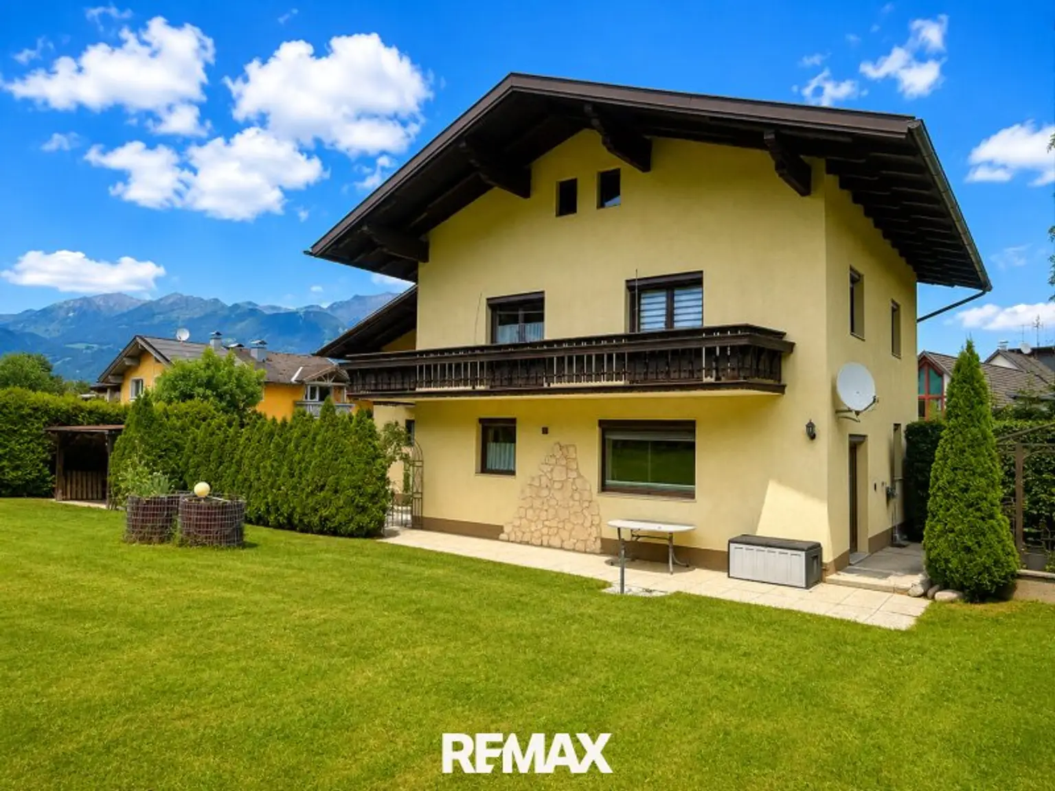 *** Lichtdurchflutet, gepflegt und voller Möglichkeiten – Familienhaus mit Sonnengarten nahe der Talstation Goldeck ***