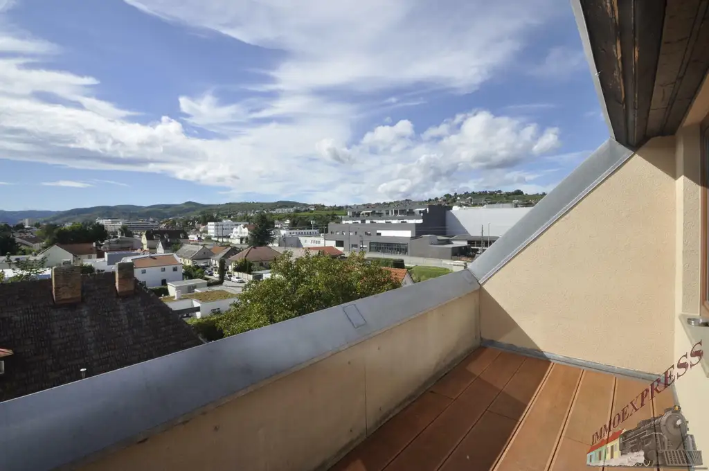 Exklusive Dachterrassenwohnung mit Tiefgarage und bester Fernsicht nähe Bühl Center (WG-tauglich)