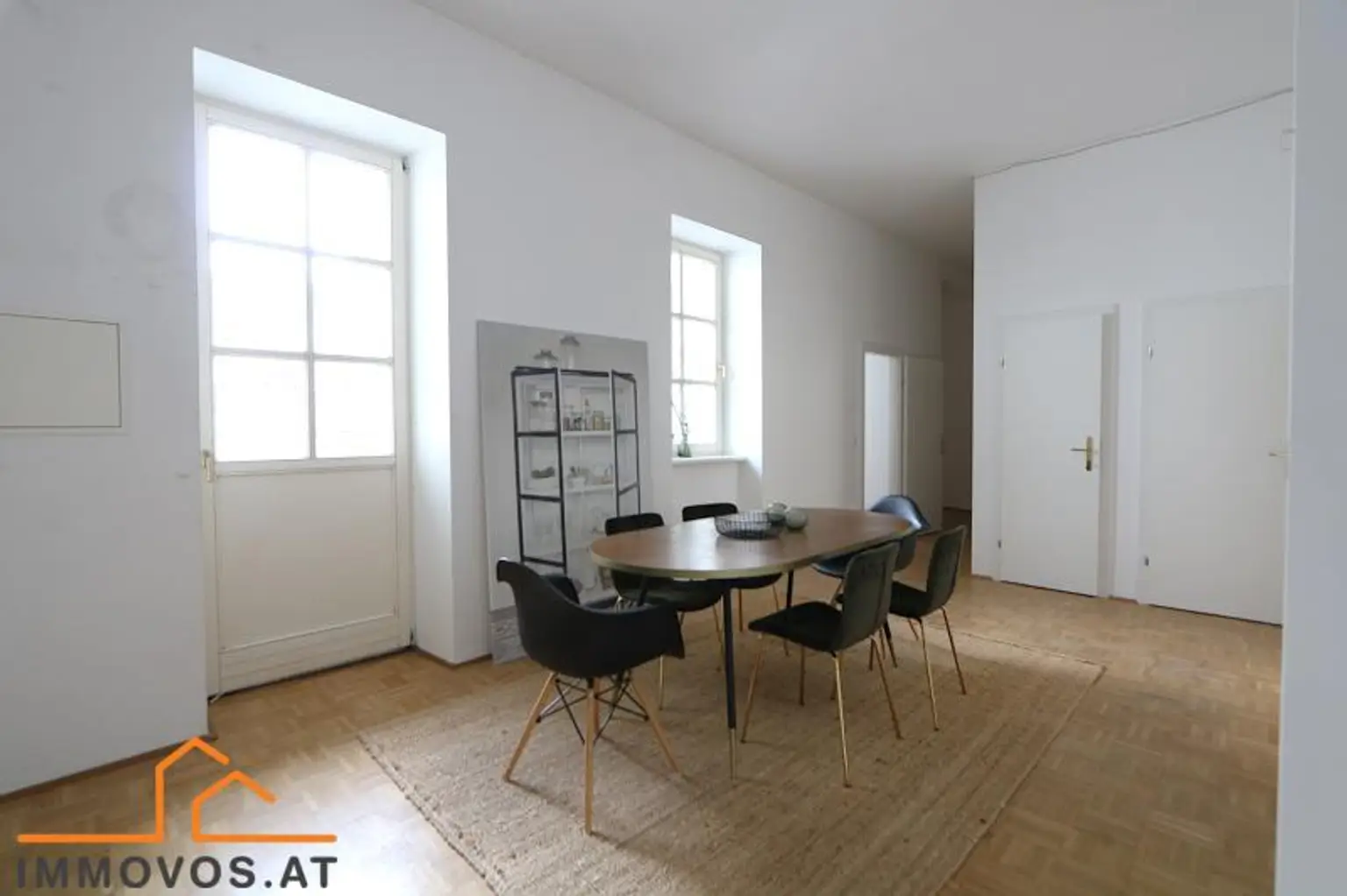 Gelegenheit: 4-Zimmer-Altbau MIT  Balkon an der Grenze 7./8 im 2. Lift-Stock