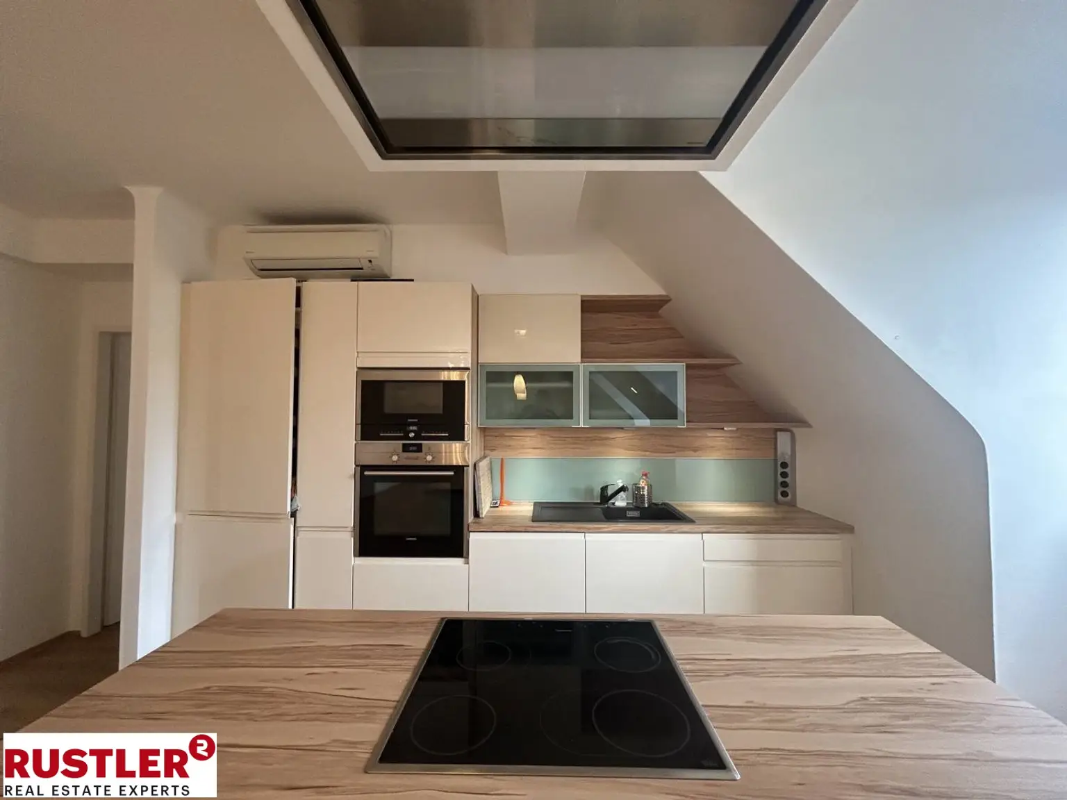 Moderne 2-Zimmer-Dachgeschosswohnung – Erstbezug nach hochwertiger Renovierung