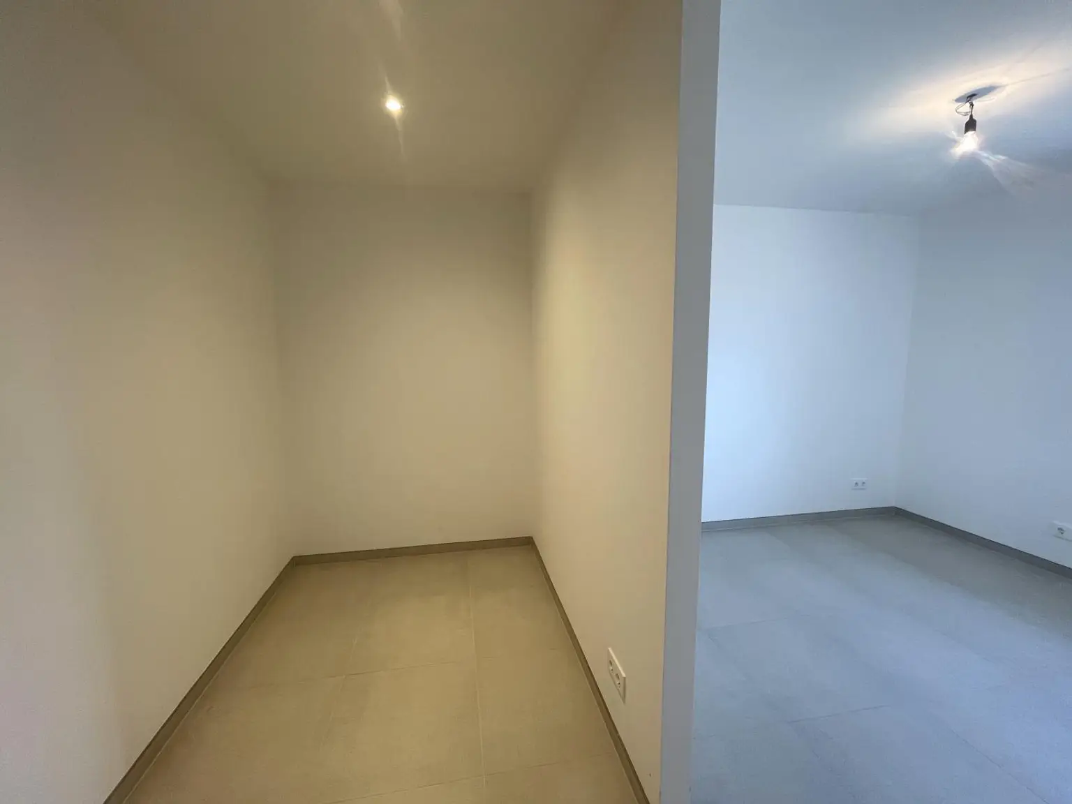 Schlafzimmer mit Schrankraum