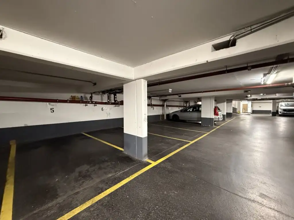 Tiefgaragenstellplatz in der Ziegelofengasse 33, 1050 Wien zu vermieten