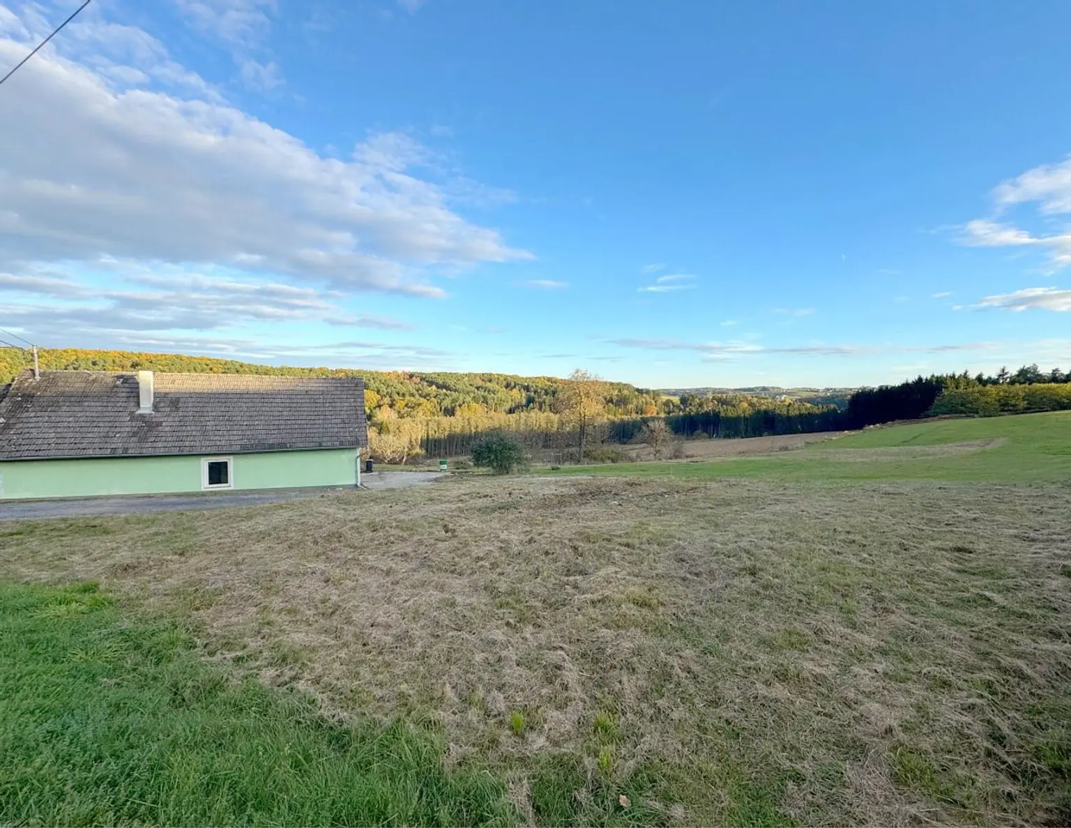 Sonniger Baugrund in STEGERSBACH mit genug Grünland und Wald
