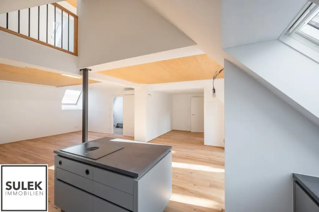 Erstbezug mit weitläufigem & lichtdurchfluteten Wohnbereich, sowie 2 hofseitigen Freiflächen