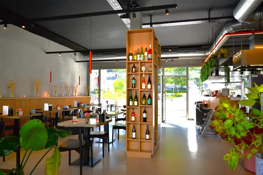 Hochwertig eingerichtetes Designer-Restaurant in aufstrebender Lage