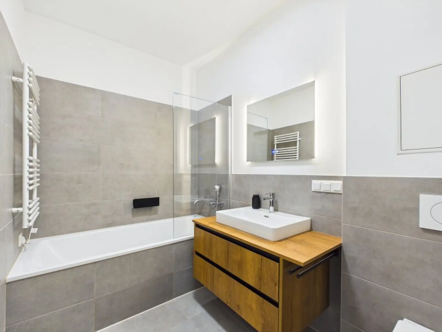 Badezimmer 2 mit Badewanne