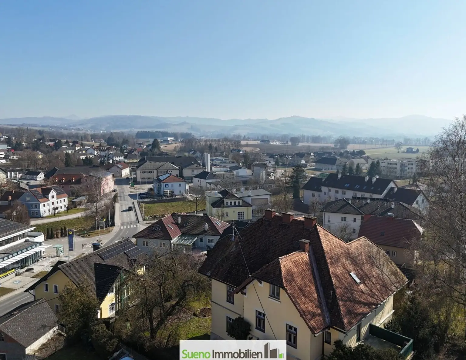 TOP Wohnhaus mit 2 (ev 3) Einheiten samt Pool, Garage und 1 Geschäftslokal