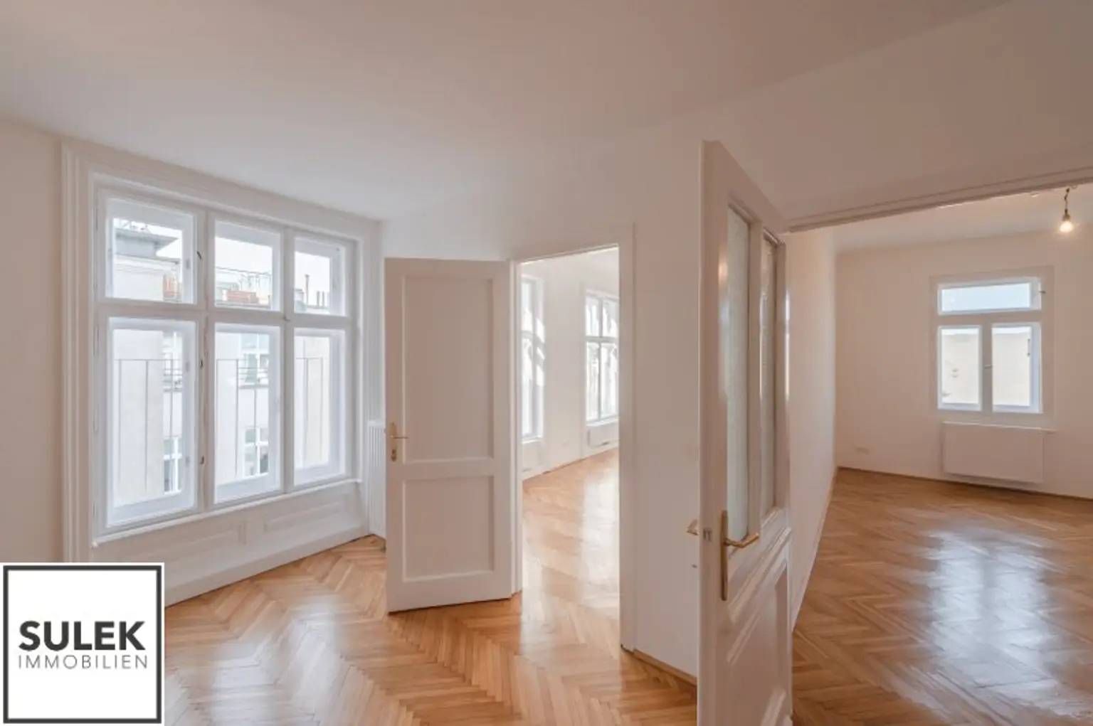 Zweitbezug: hofseitig gelegene 3-Zimmer-Wohnung direkt an der Mariahilferstraße - mit Klimaanlage