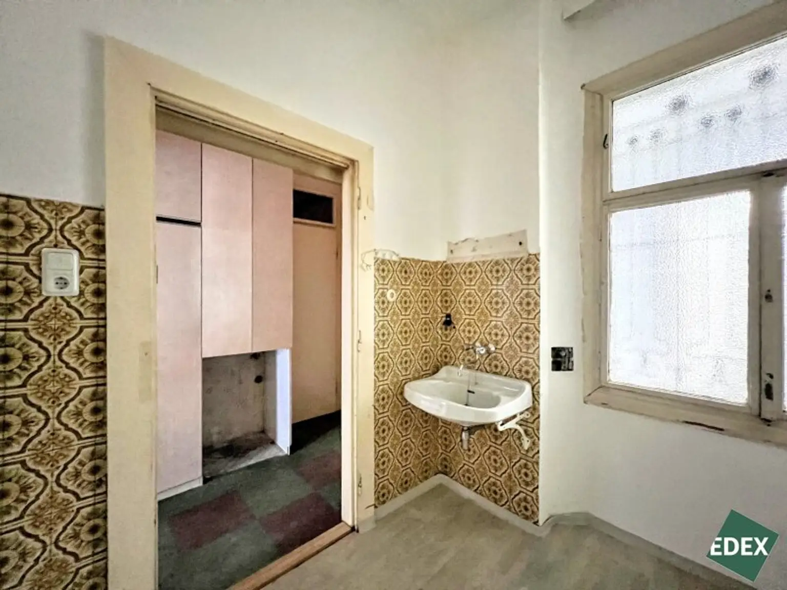 Altbauwohnung zum Sanieren – 48 m² mit Balkon im 3. Liftstock