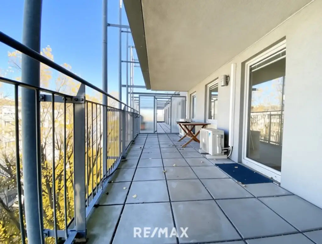 DG-Wohnung mit 2 Terrassen auf Wohnebene und phänomenalem Fernblick über Wien