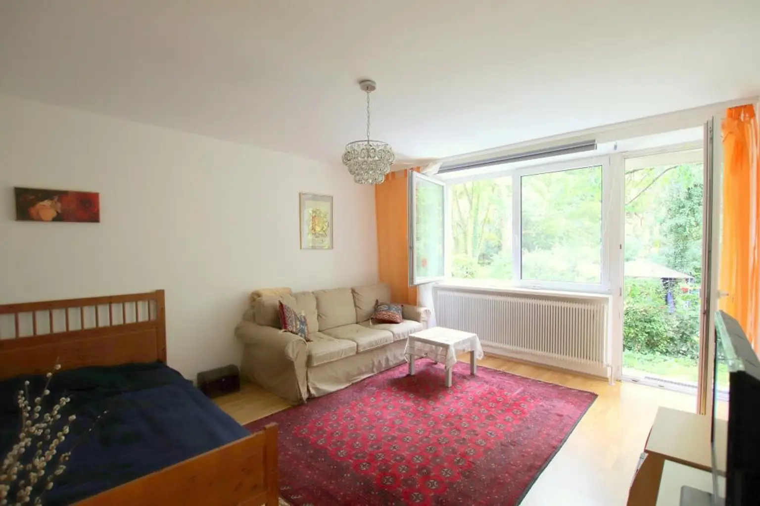 Wohnung mit Eigengarten in Grünruhelage beim Lainzer Tiergarten. Mietpreis inklusive Heizkosten und Warmwasser!