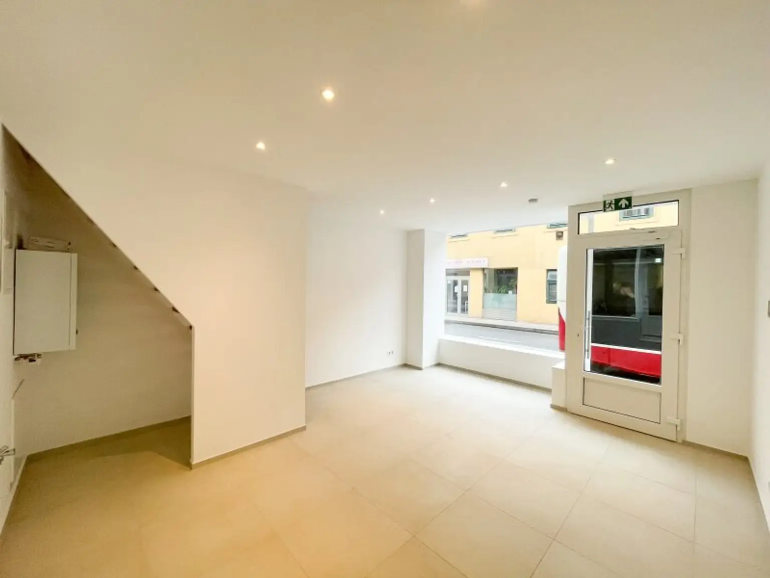 GENERALSANIERT! Helles 1-Zimmer Geschäftslokal in 1130 Wien nahe Schönbrunn zu vermieten