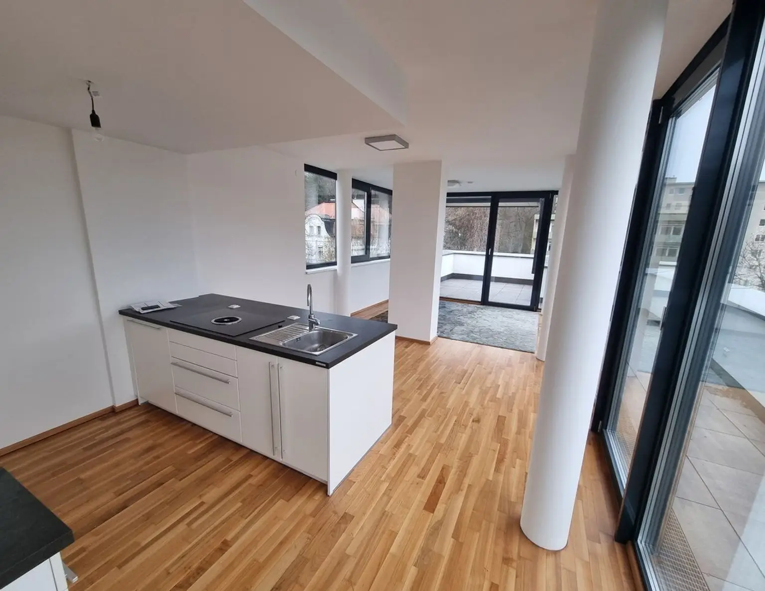 TRAUMHAFTE PENTHOUSEWOHNUNG direkt am Hilmteich | PROVISIONSFREI !!!