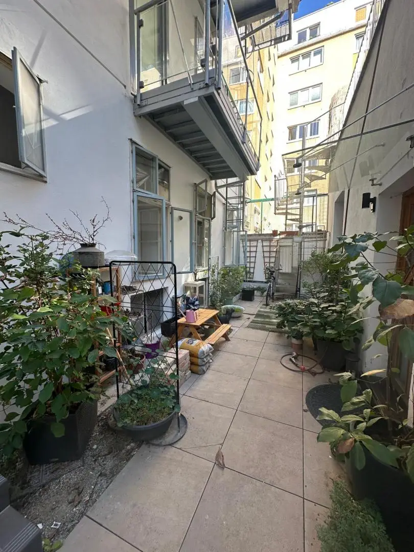 Anlageobjekt: Einzimmerwohnung mit zusätzlichem Souterrain in zentraler Lage