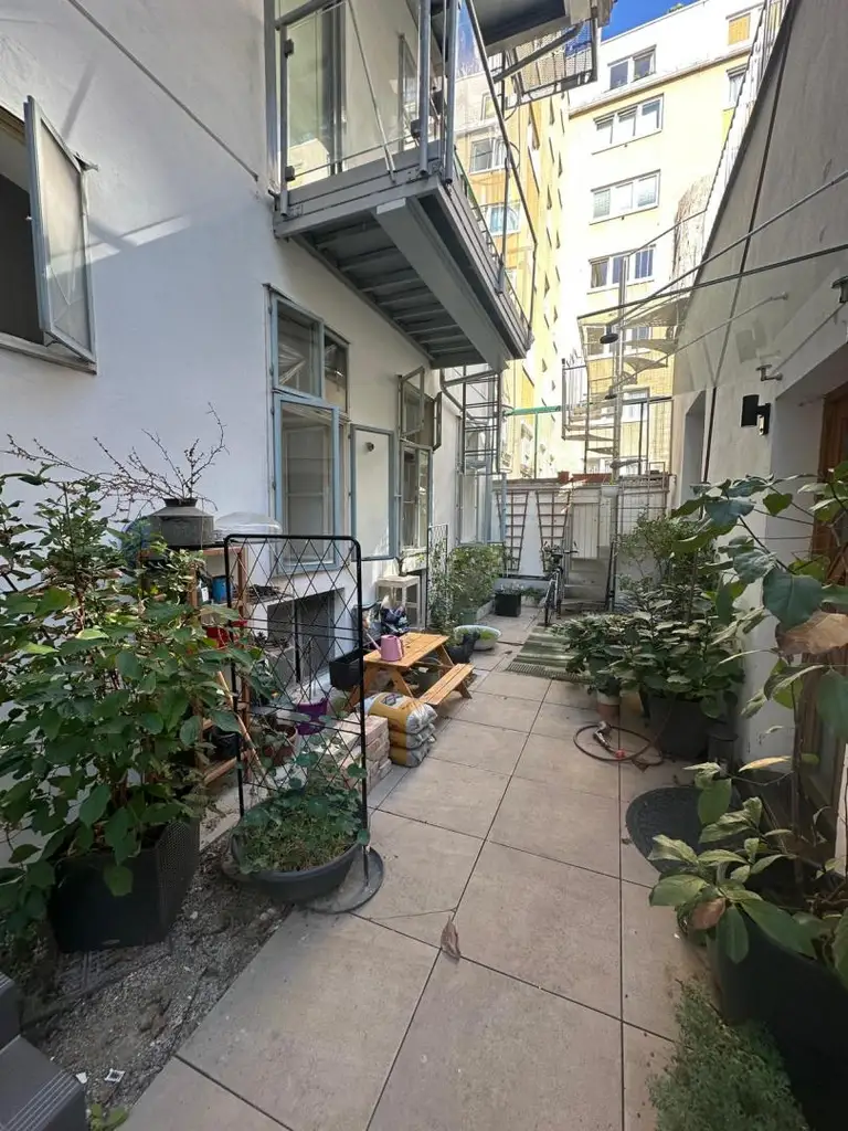Anlageobjekt: Einzimmerwohnung mit zusätzlichem Souterrain in zentraler Lage