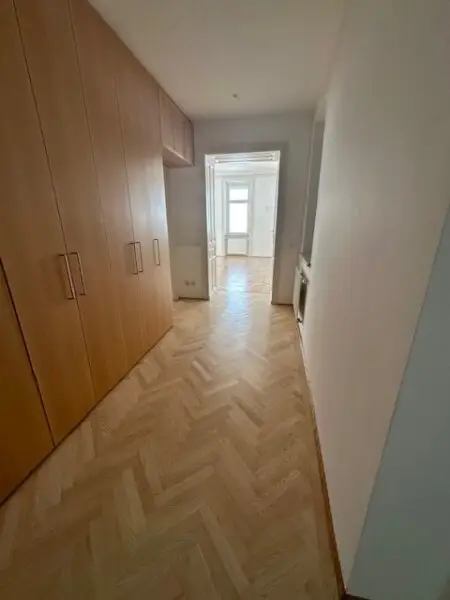 Perfekter Mix aus Wohn- und Arbeitsatmosphäre - 5 Zimmer - 183 m²