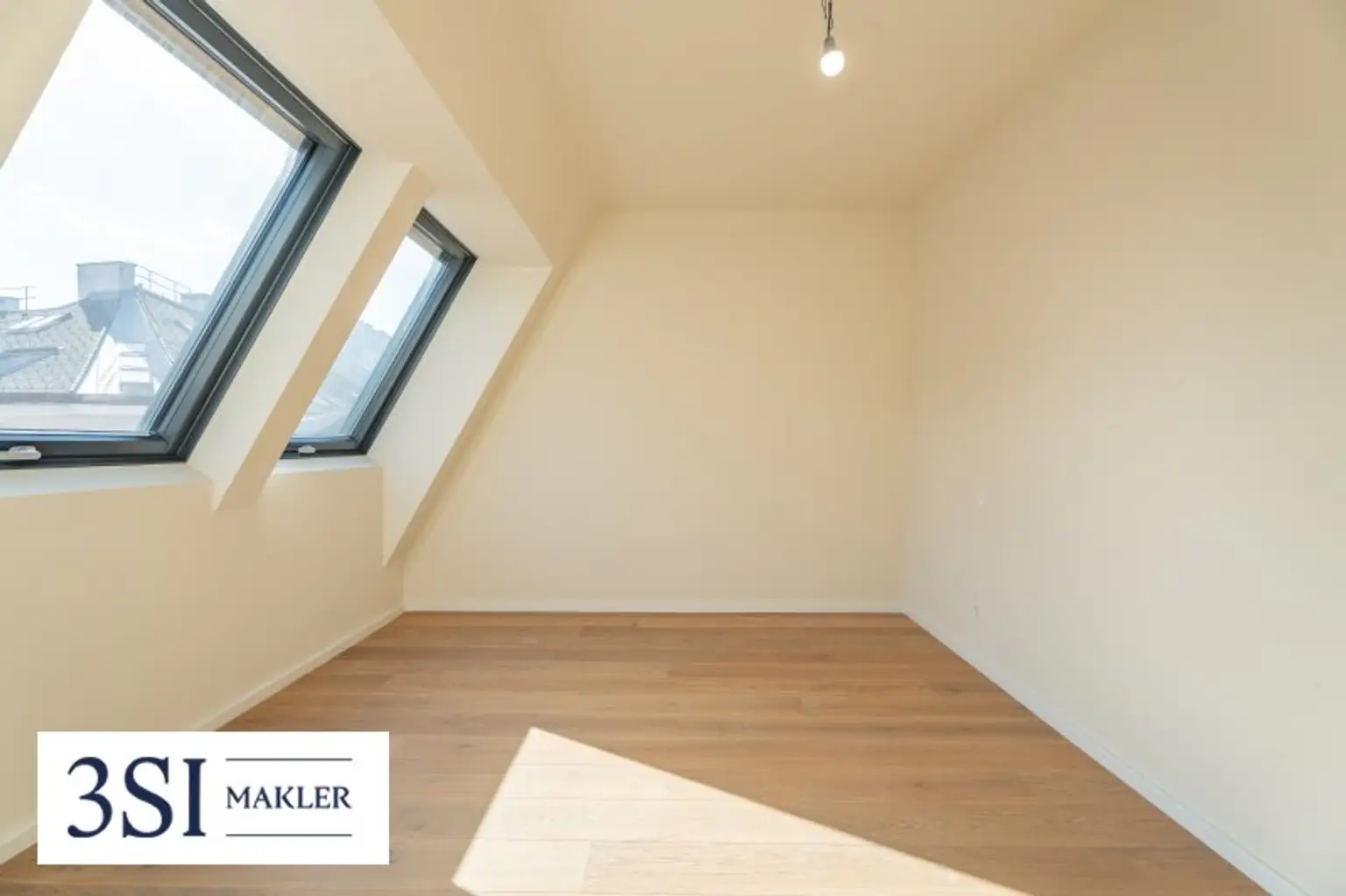 2-Zimmer-Wohnung mit Balkon über den Dächern