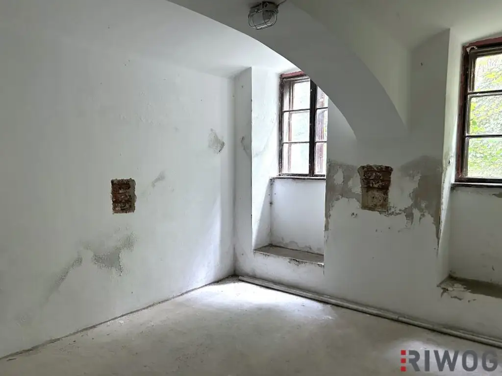RARITÄT | Gewerbliches Apartment mit baubewilligter Planung | Komplett hofseitig | In Gehweite zum 1. Bezirk | Repräsentatives Jahrhundertwendehaus