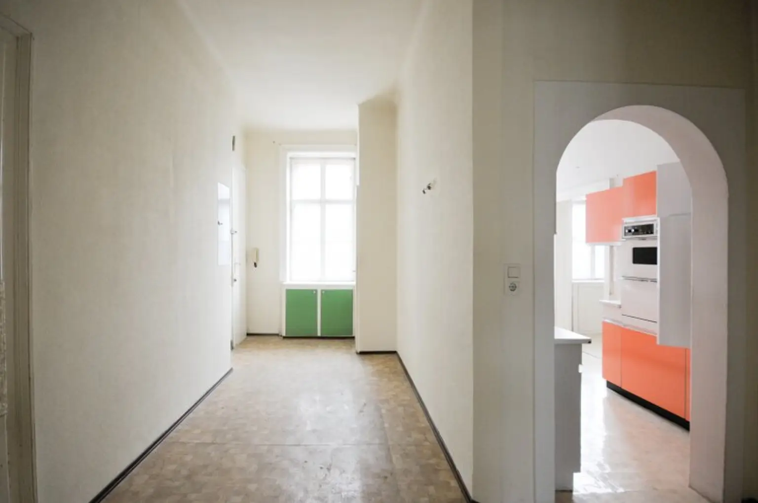 3-ZIMMER-ALTBAU MIT BALKON - SANIERUNGSBEDÜRFTIG IN TOP LAGE!