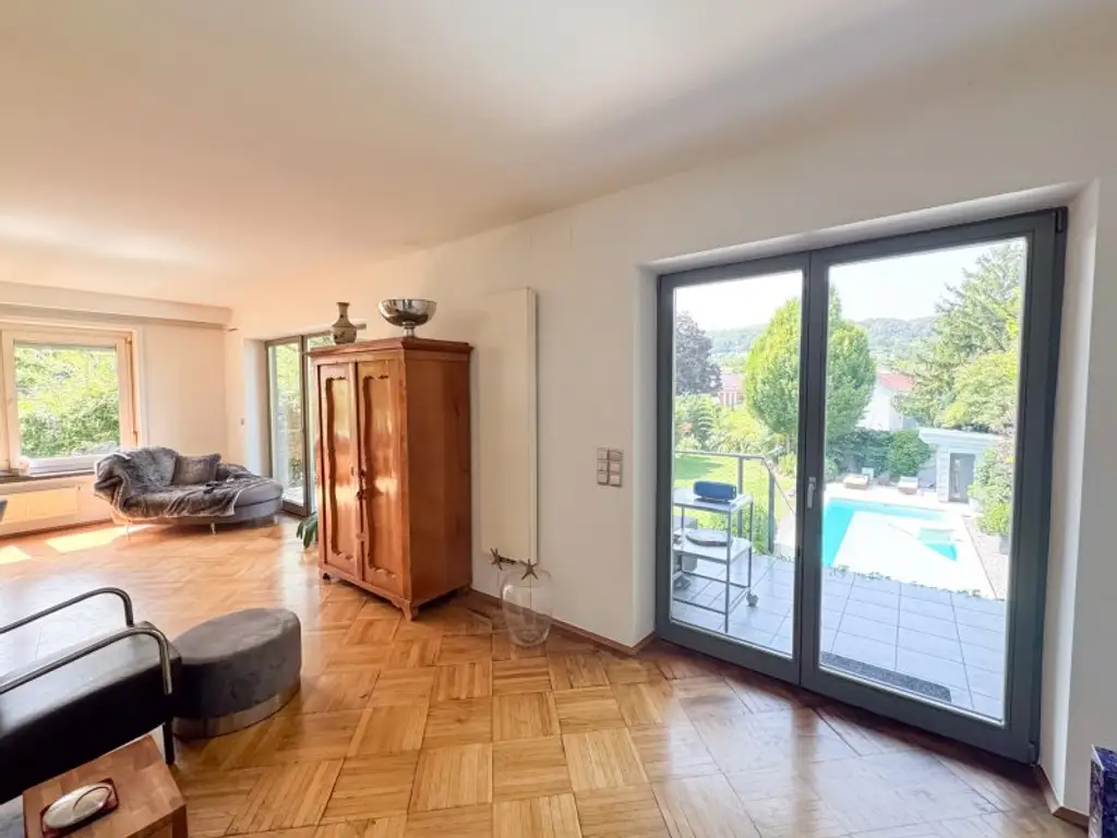Einfamilienhaus mit Pool, Sauna & Wohnkeller auf Eigengrund in Toplage von Baden bei Wien
