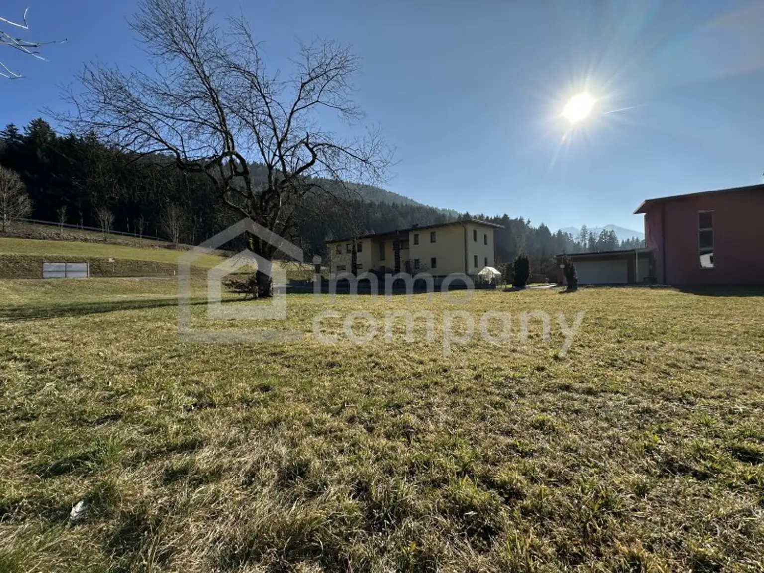 Baugrundstück Göfis, gesamt 1.579 m2, davon sind 500 m2 Bauland bereits verkauft. Flexible Grundstücksteilung des verbleibenden Baugrundstückes von ca. 1.079 m2 möglich (2 weitere von insgesamt 3 Bauparzellen oder gesam…