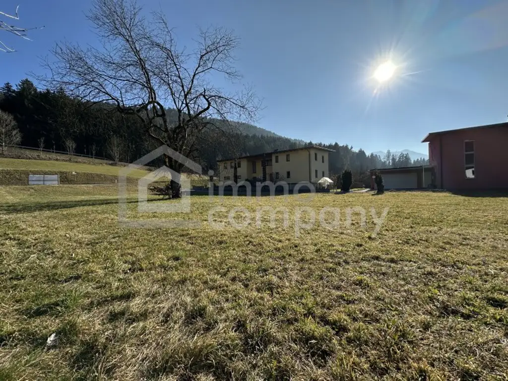 Baugrundstück Göfis, gesamt 1.579 m2, davon sind 500 m2 Bauland bereits verkauft. Flexible Grundstücksteilung des verbleibenden Baugrundstückes von ca. 1.079 m2 möglich (2 weitere von insgesamt 3 Bauparzellen oder gesam…