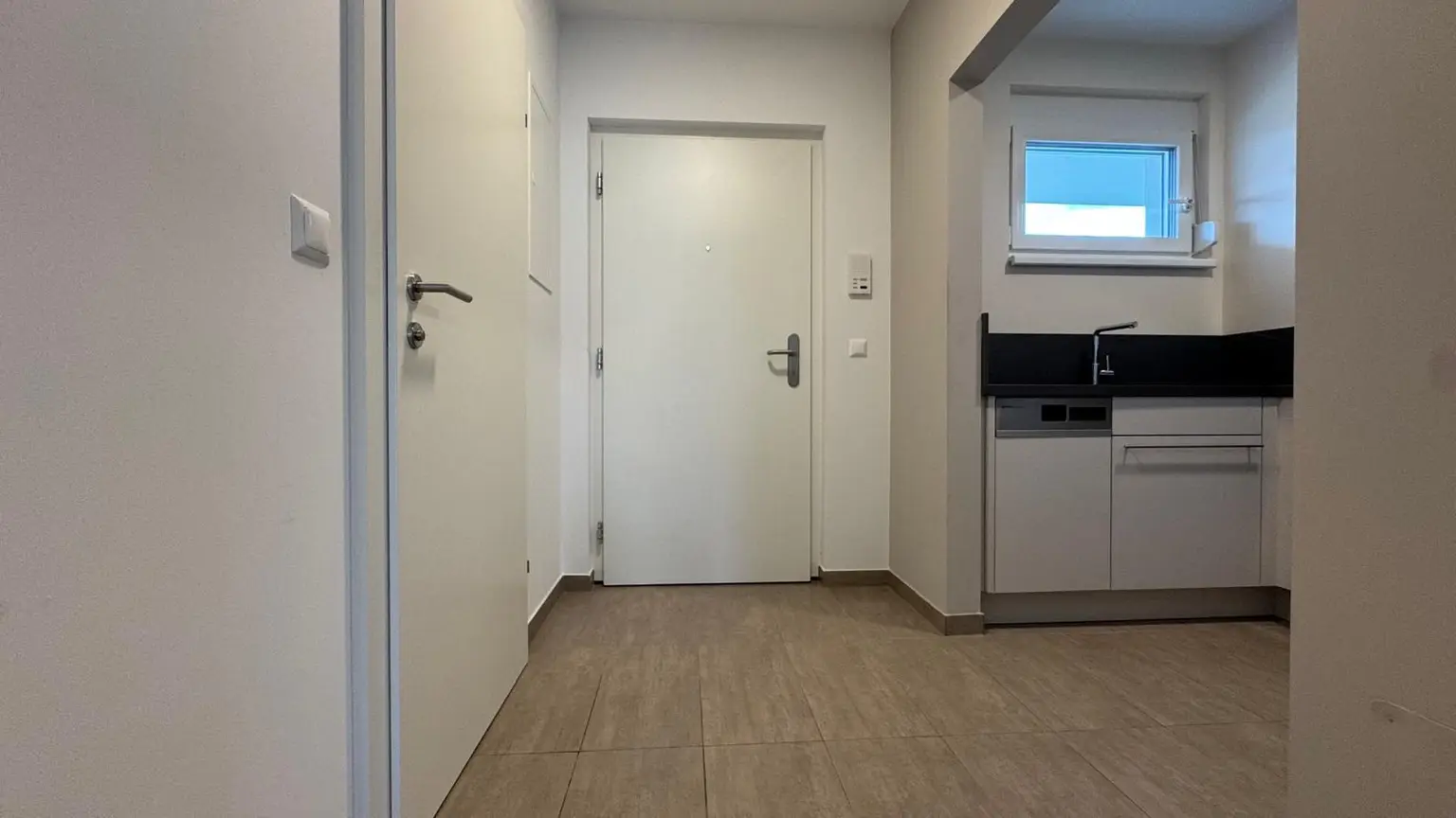 Neuwertige 2-Zimmer-Wohnung mit Balkon, Lift und Tiefgaragenplatz in Weiz!